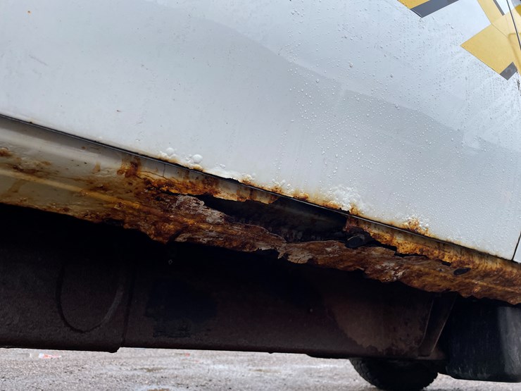 2012-chevrolet-3500-image-18