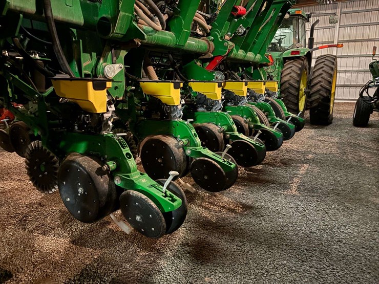 2021-john-deere-2630-image-17