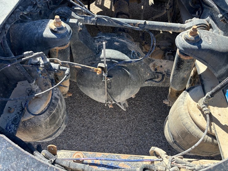 2008-peterbilt-365-image-7