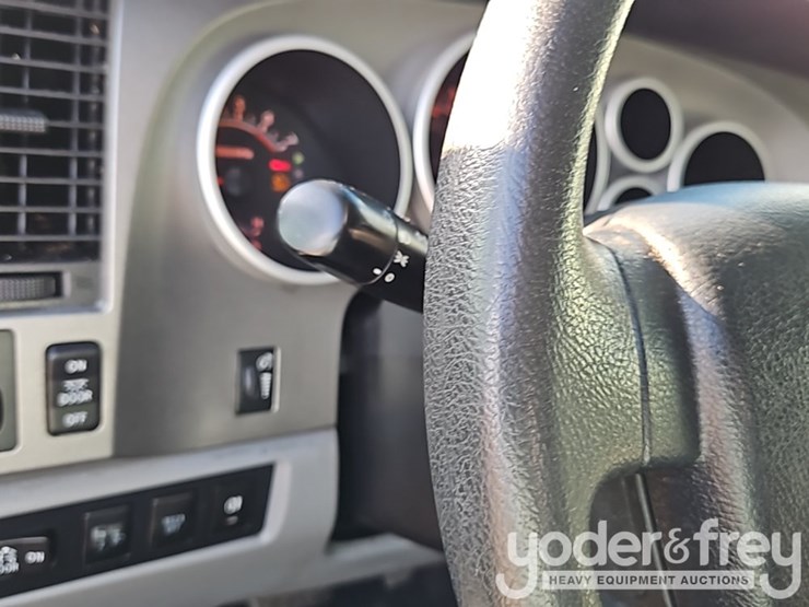 2013-toyota-tundra-image-25