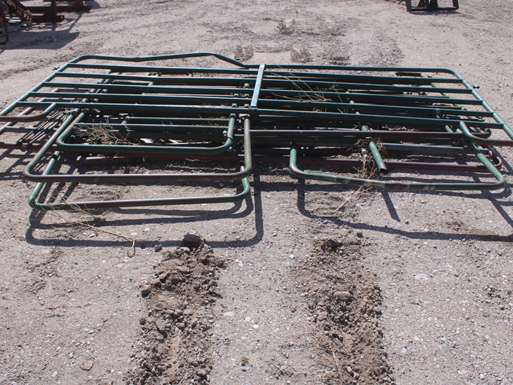 #2097-•-assortment-of-panels-and-gates-image-2