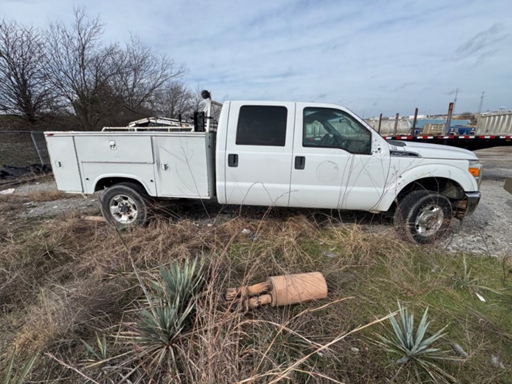 2012-ford-service-truck-(inoperable)-image-2