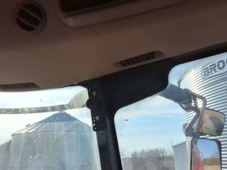 2014-case-ih-5130-image-22