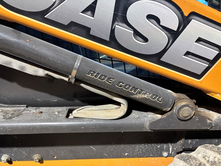 2012-case-sv300-image-41