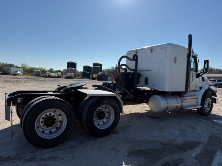 2018-peterbilt-567-image-4