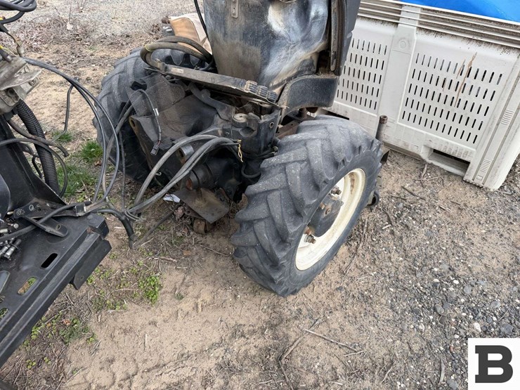 new-holland-tractor---parts-image-16