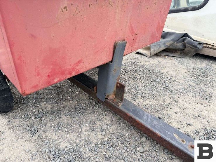 42"-lawn-dump-cart-image-6