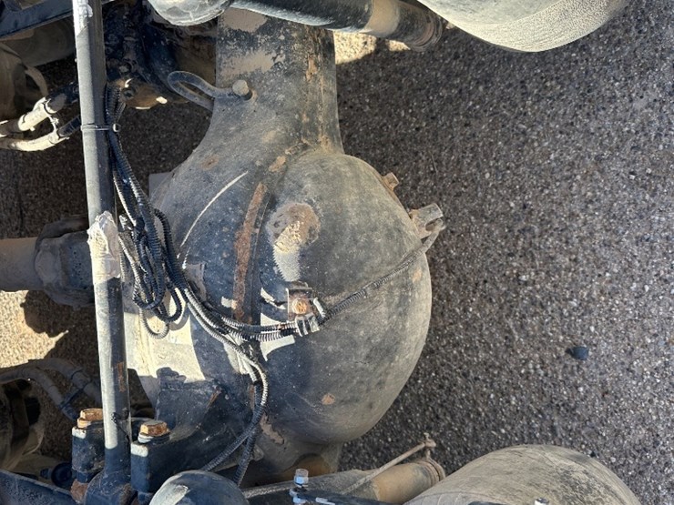 2010-peterbilt-384-image-7