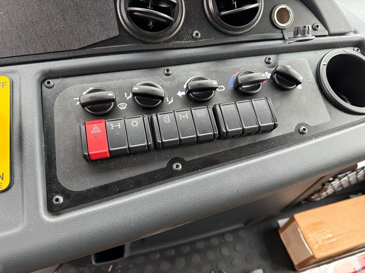 2025-dennis-eagle-proview-image-26