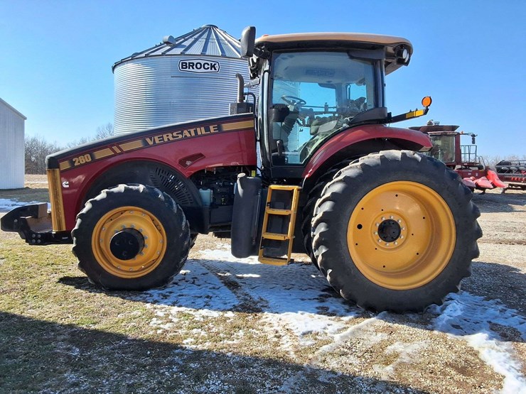 2017-versatile-260-image-8