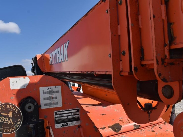 2015-sky-trak-8042-image-31