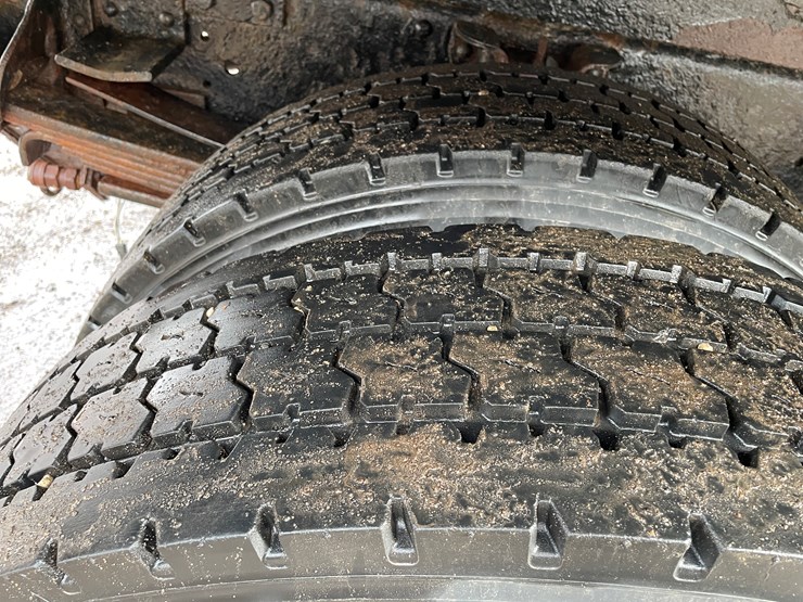 #2015-•-2009-chevy-c7500-single-axle-dump-truck-(has-wi-title)-image-23