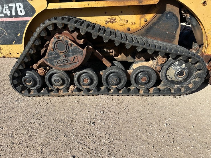 2004-caterpillar-247b-image-4