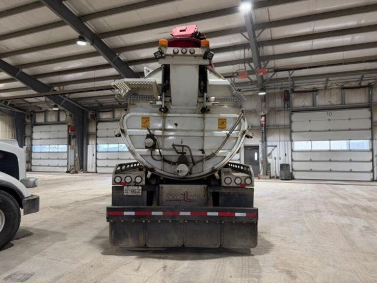 2017-peterbilt-567-image-5