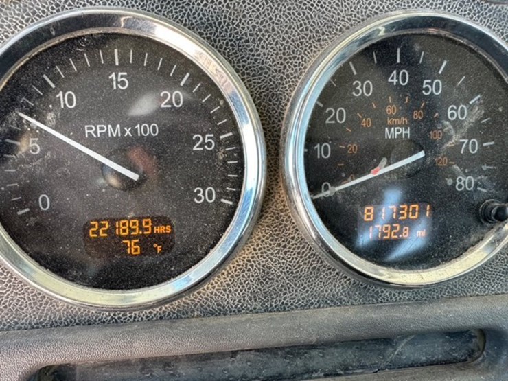 2012-peterbilt-386-image-15