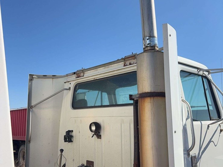 1993-international-8100-image-9