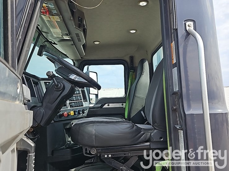 2021-mack-mack-anthem-t64-6x4-truck-tractor,-day-cab,-mp-7-425hp-diesel-engine,-automatic-m-drive-transmission-image-33