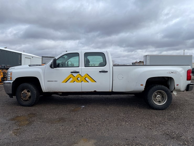 2012-chevrolet-3500-image-8