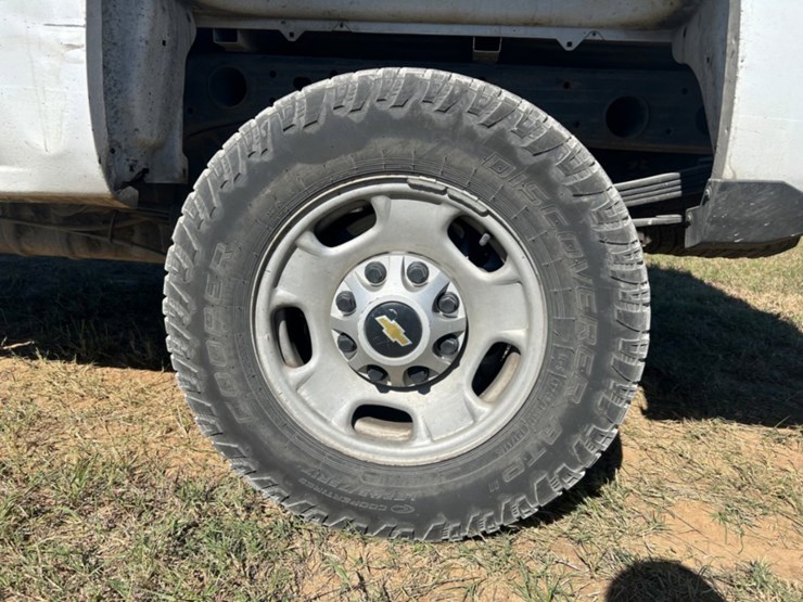 2017-chevrolet-silverado-2500hd-image-11