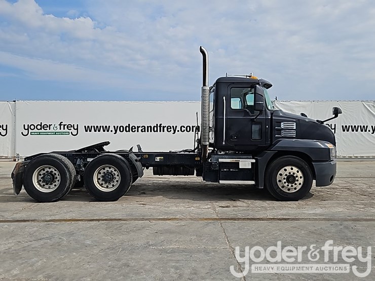 2021-mack-mack-anthem-t64-6x4-truck-tractor,-day-cab,-mp-7-425hp-diesel-engine,-automatic-m-drive-transmission-image-6