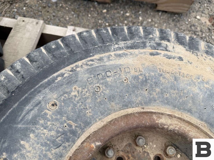 american-farmer-9.00-10sl-tire-and-rim,-28x12.5-15-tire-and-rim,-18"-forklift-rim-image-9