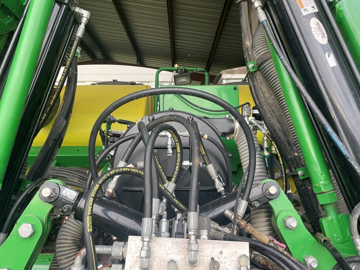 john-deere-1725-image-31