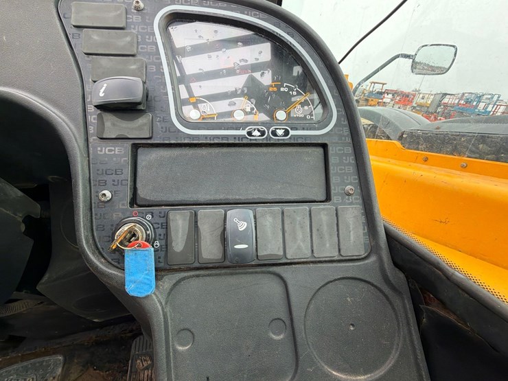 2016-jcb-507-42-image-17