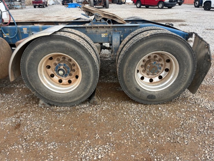 2013-peterbilt-367-image-13