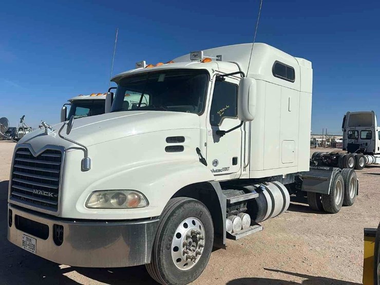 2018-mack-cxu-(pinnacle)-image-1