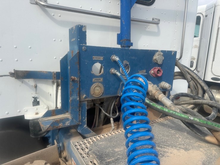 2011-peterbilt-367-image-9