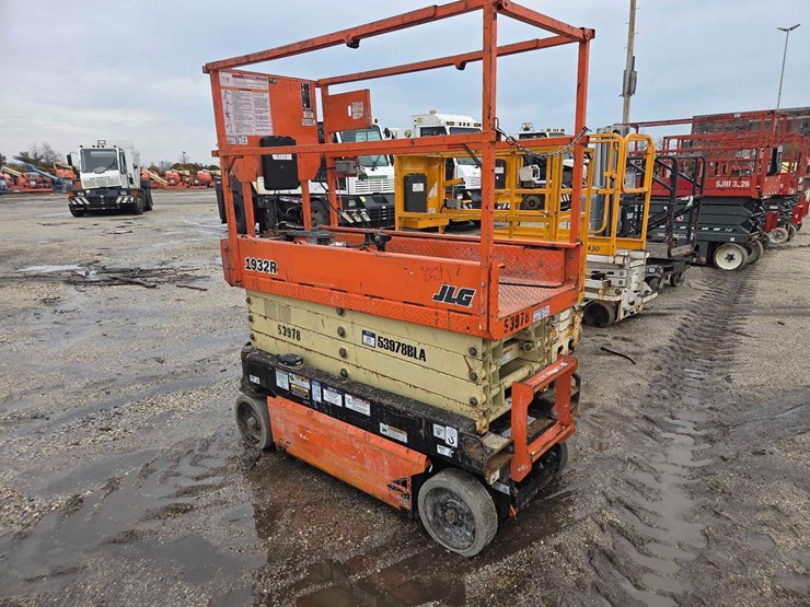 2017-jlg-1932r-image-4