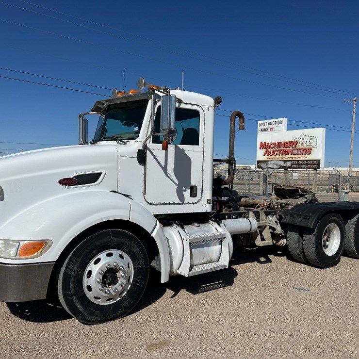 2010 PETERBILT 384