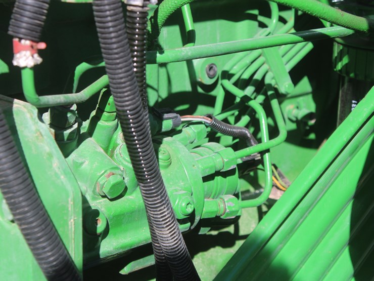 2004-john-deere-7320-image-80