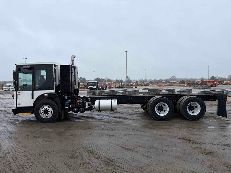 2025-dennis-eagle-proview-image-1