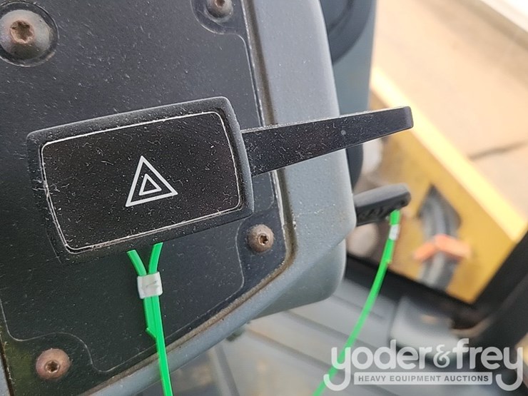 2011-caterpillar-cp74-image-35