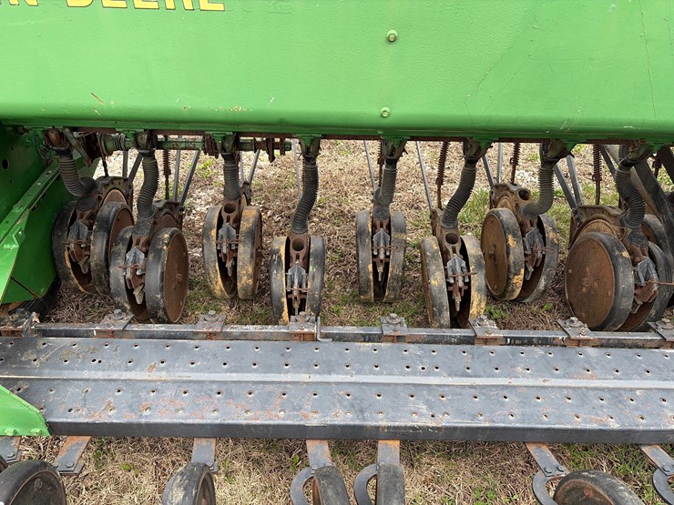 john-deere-8300-image-3