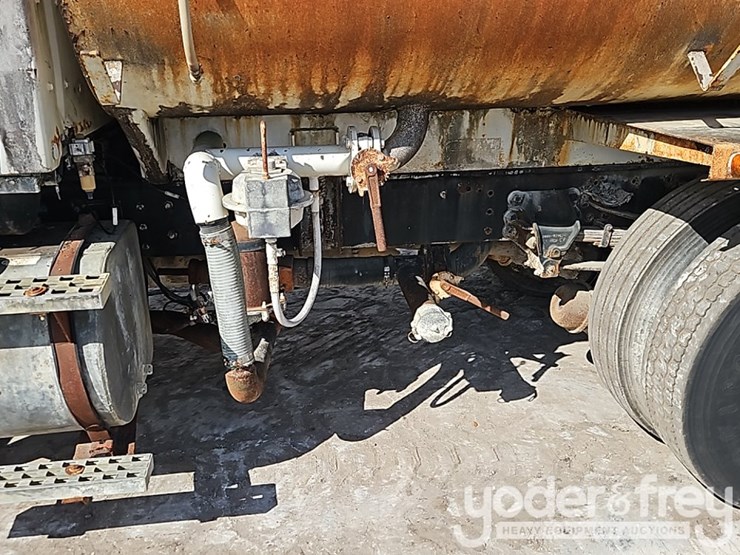 1995-ford-l8000-image-14