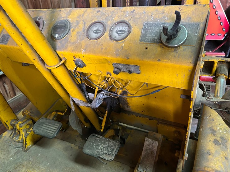 white-lip-gas-forklift-image-5