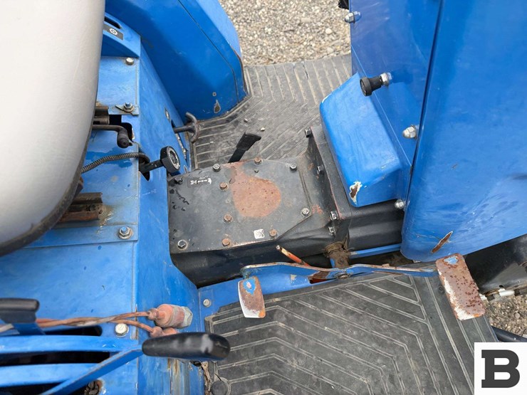 new-holland-t1520-image-36