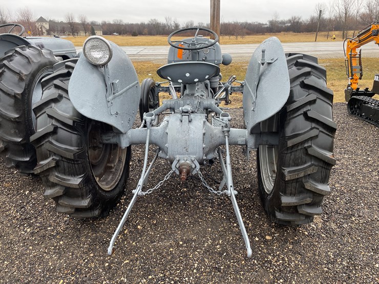 2019-ford-9n-image-6