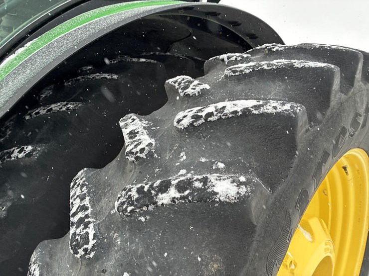 2011-john-deere-8335r-image-53