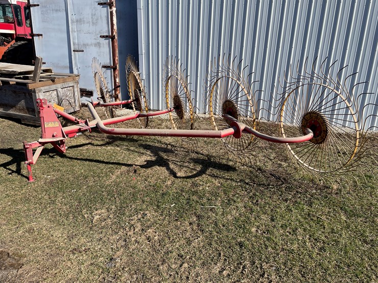 #3109-•-tonutti-hay-rake-image-1