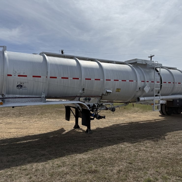 2011 BRENNER TANK TRAILER