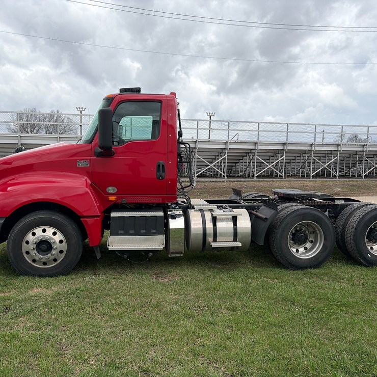 2018 INTERNATIONAL LT