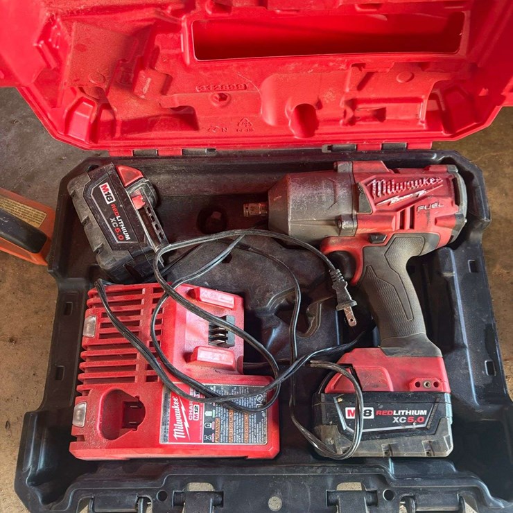 Milwaukee 1/2'' Impact with 5.0 battery and charger