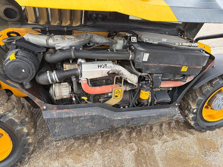 2016-jcb-525-60-image-10