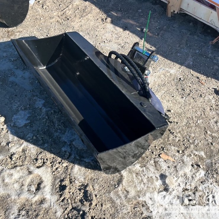 Unused TPM 32" Hydraulic Tilt Bucket, 1" Pin Hole, Hydraulic Hoses to suit 0.8-1.4 Ton Mini Excavators.