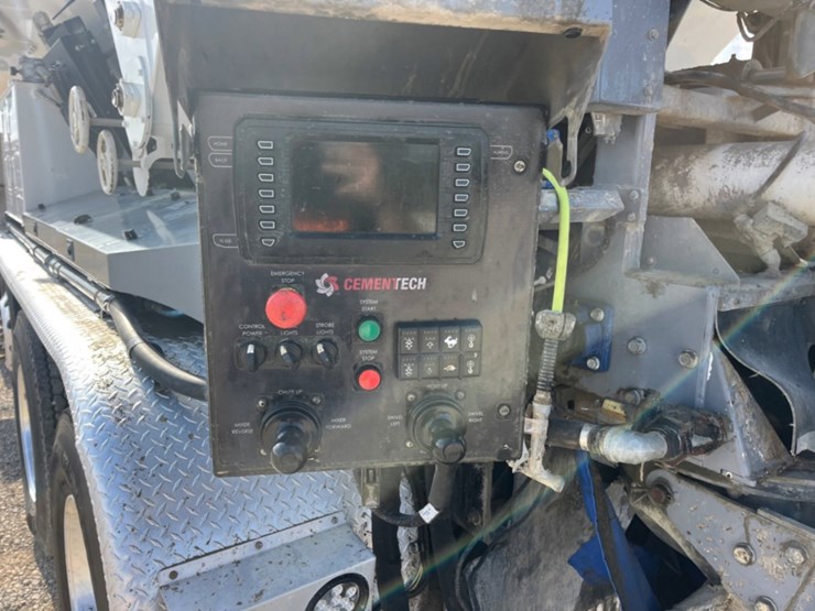 2020-freightliner-114sd-image-21