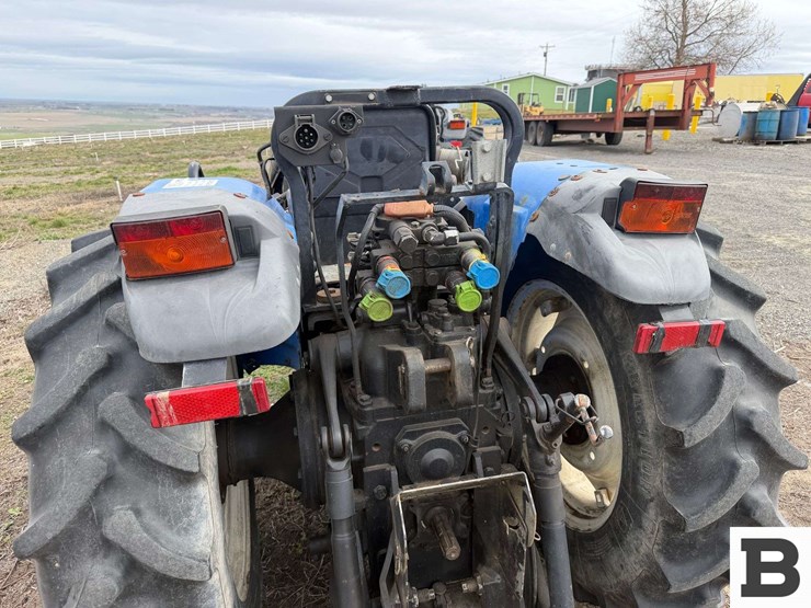 new-holland-tractor---parts-image-12