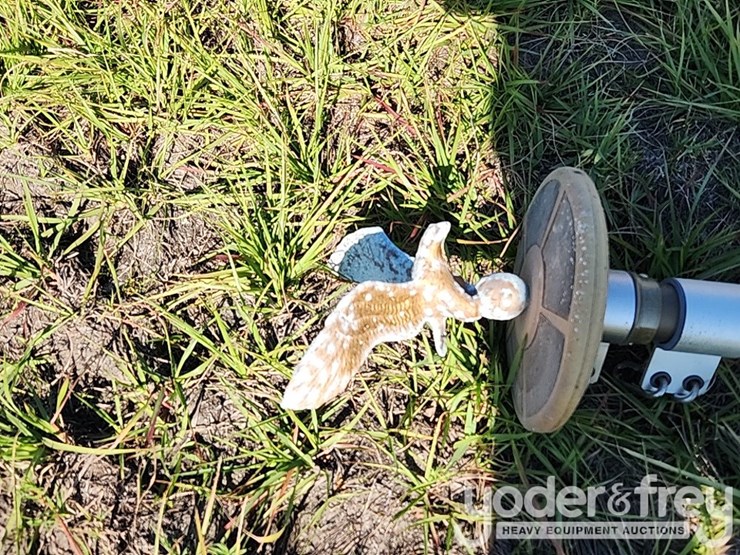 18'-retractable-flagpole,-ground-sleeve-image-3